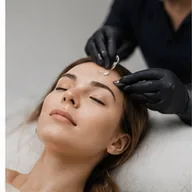 A practitioner carrying out a treatment in an aesthetic clinic